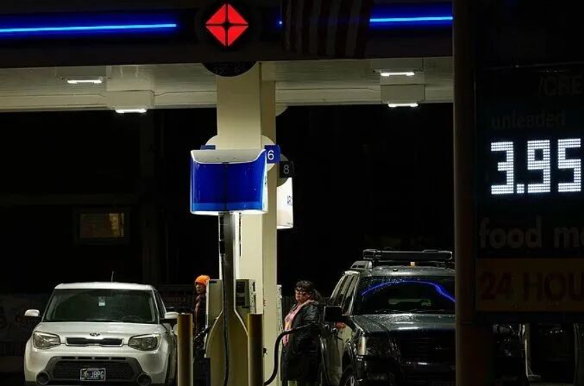 美国汽油价格已见顶 但明年之前料维持在每加仑